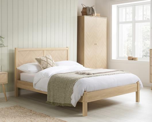 Herringford King Bed - Oak