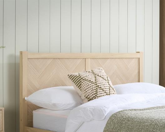 Herringford King Bed - Oak