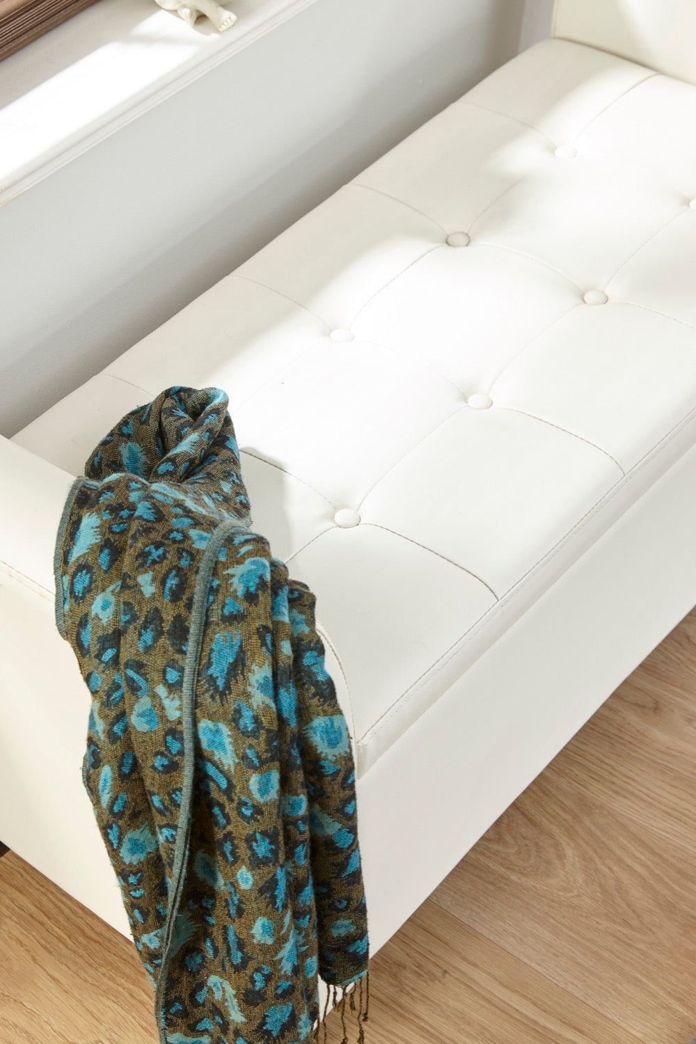 Verona window seat white PU