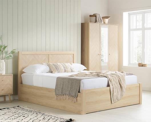 Herringford Ottoman King Bed - Oak